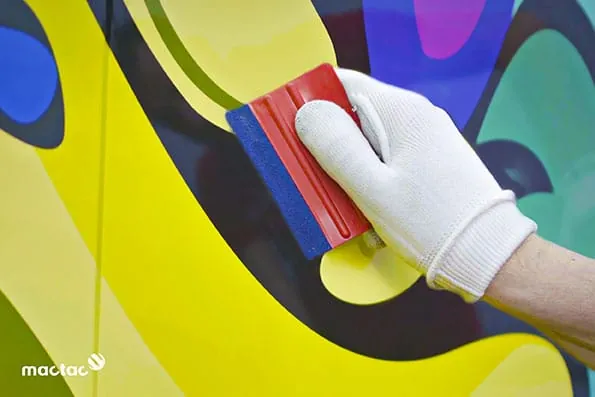 Vinilo fundido Mactac JT 10800 blanco brillo para rotulación premium de vehículos — imagen 2