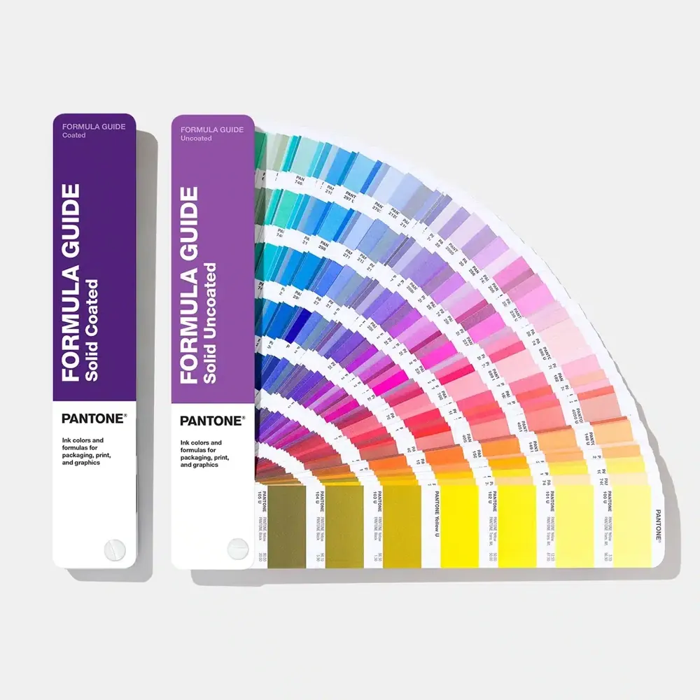 Guías Pantone Formula Guide en acabados brillo y mate para selección de color