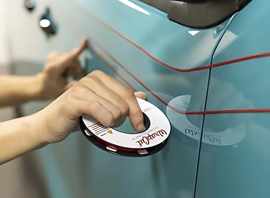 Hilo de corte para perfilar vinilo en car wrapping sin dañar el vehículo