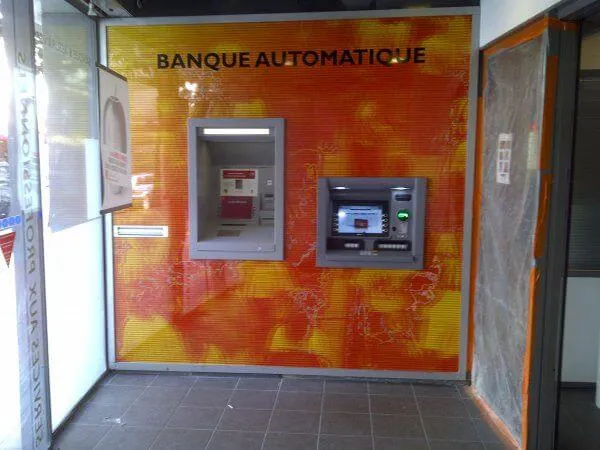 Laminado antigrafiti PG 7036 de poliéster brillo cristalino, fácil de limpiar — imagen 2