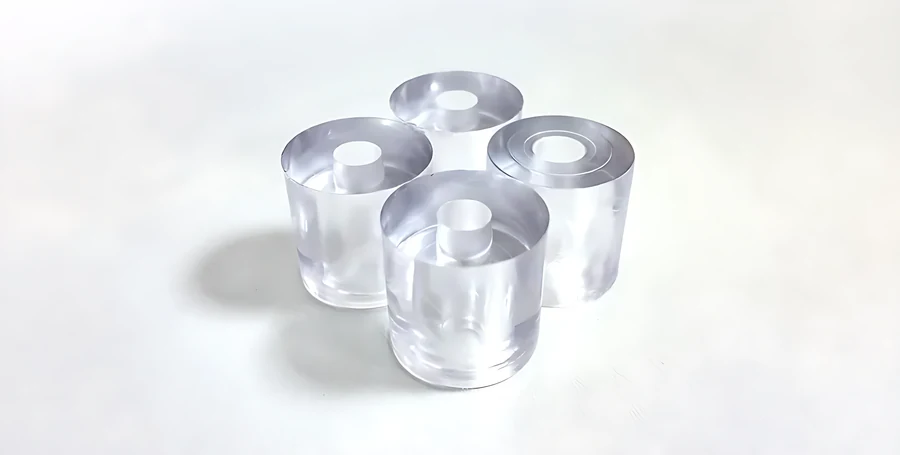 Separadores metálicos para montar placas y rótulos con fijación segura